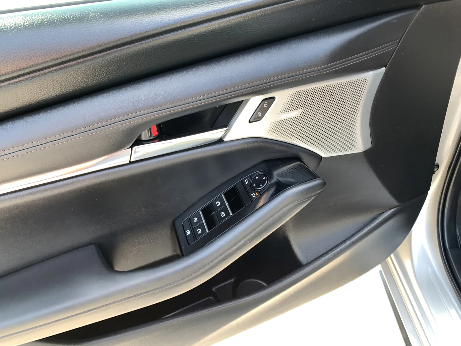 Mazda 3 PREMIUM photo 26