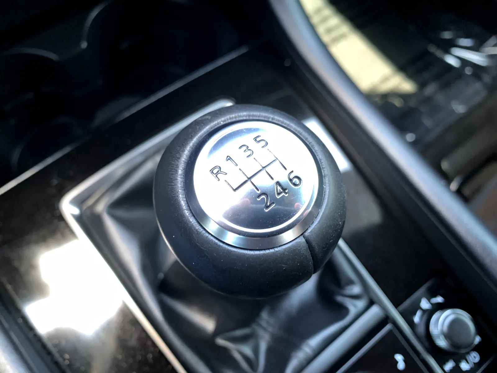 Mazda 3 PREMIUM photo 18