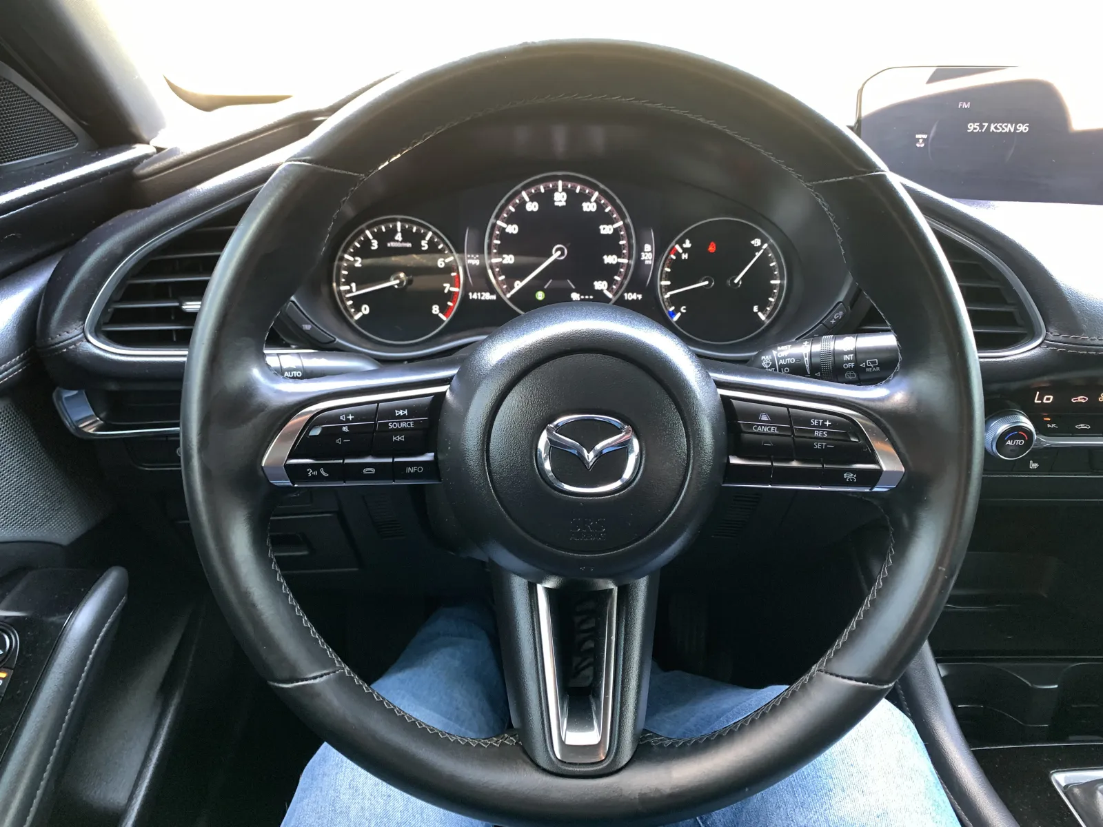 Mazda 3 PREMIUM photo 14
