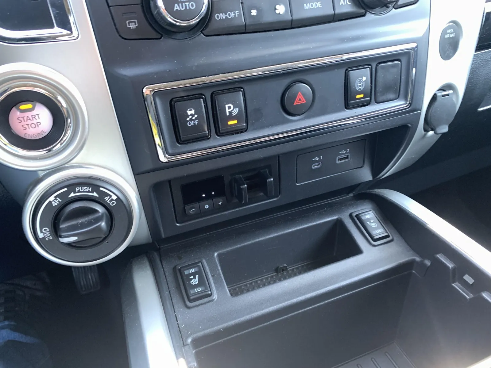Nissan Titan photo 16