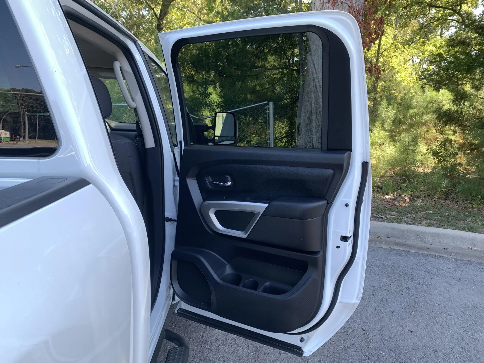 Nissan Titan photo 31