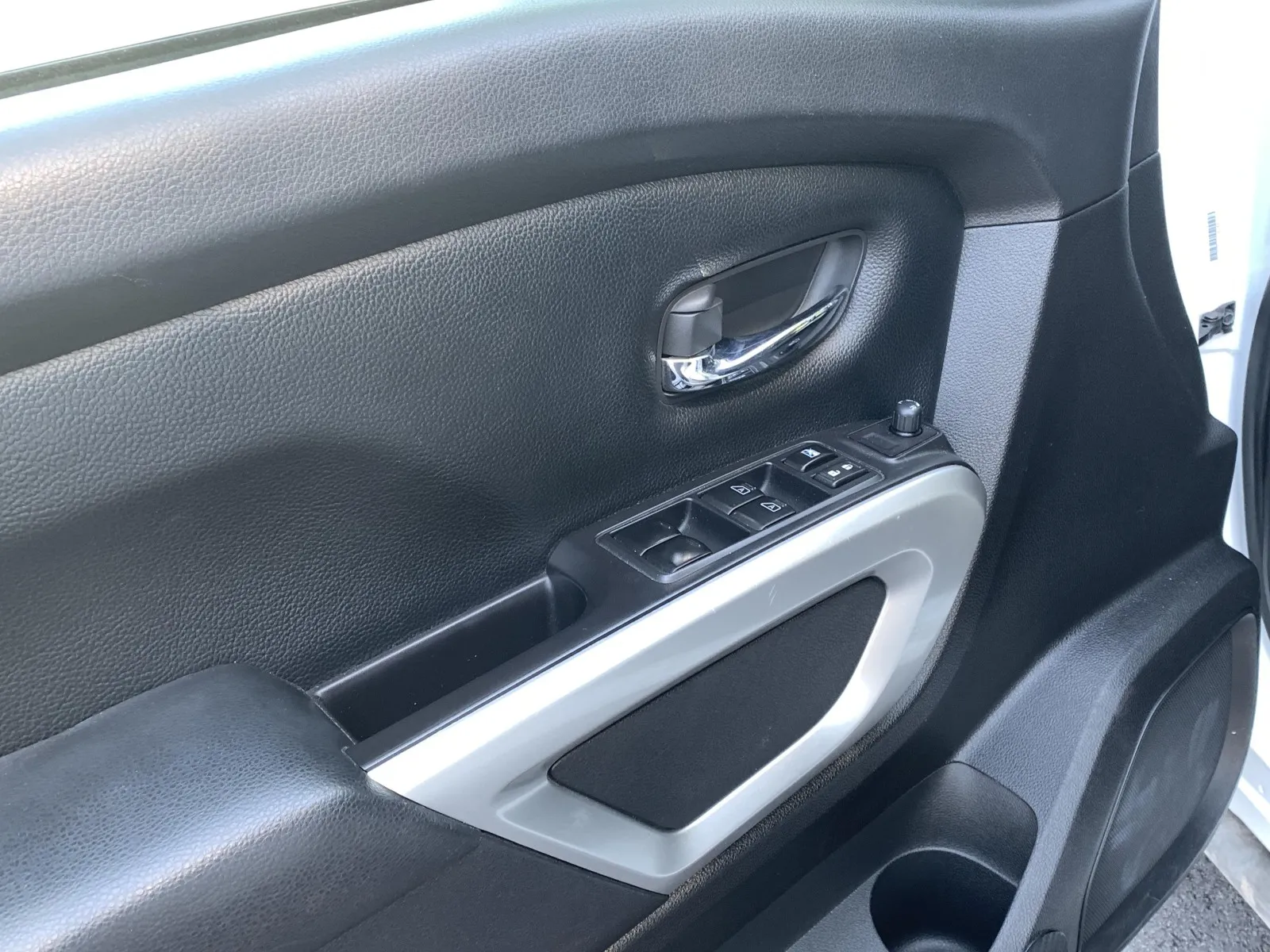 Nissan Titan photo 24