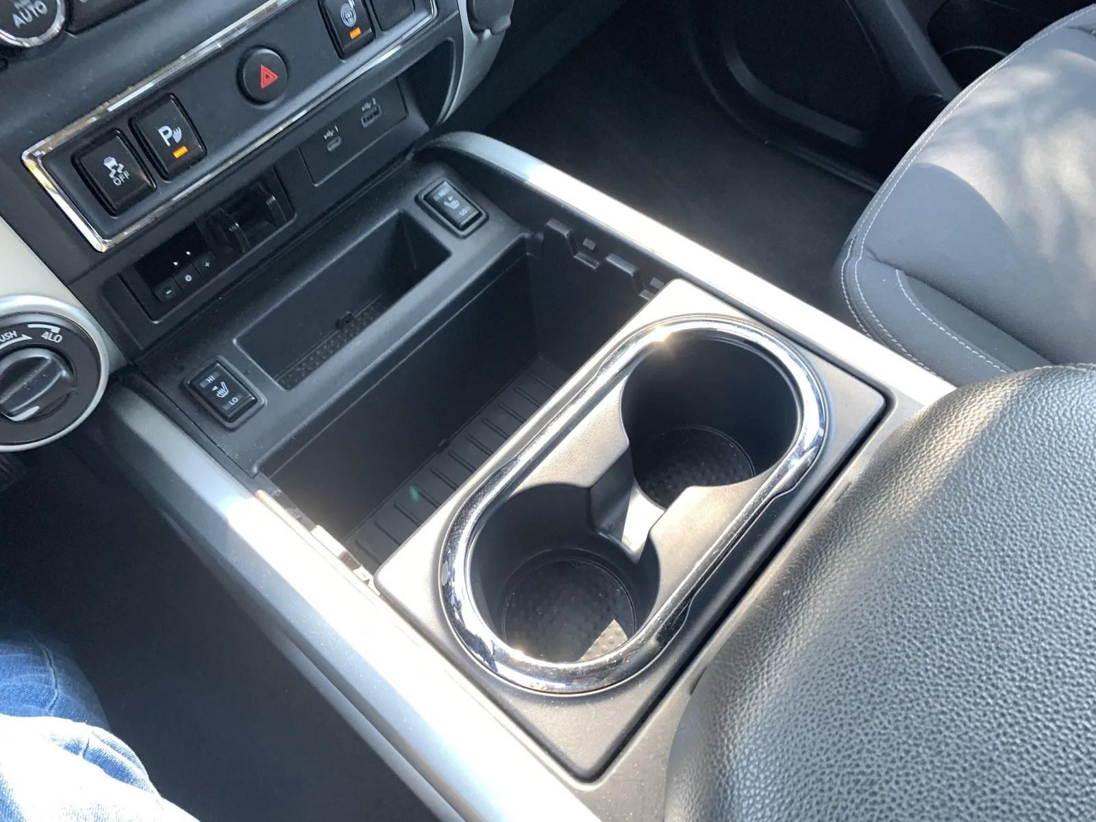 Nissan Titan photo 18