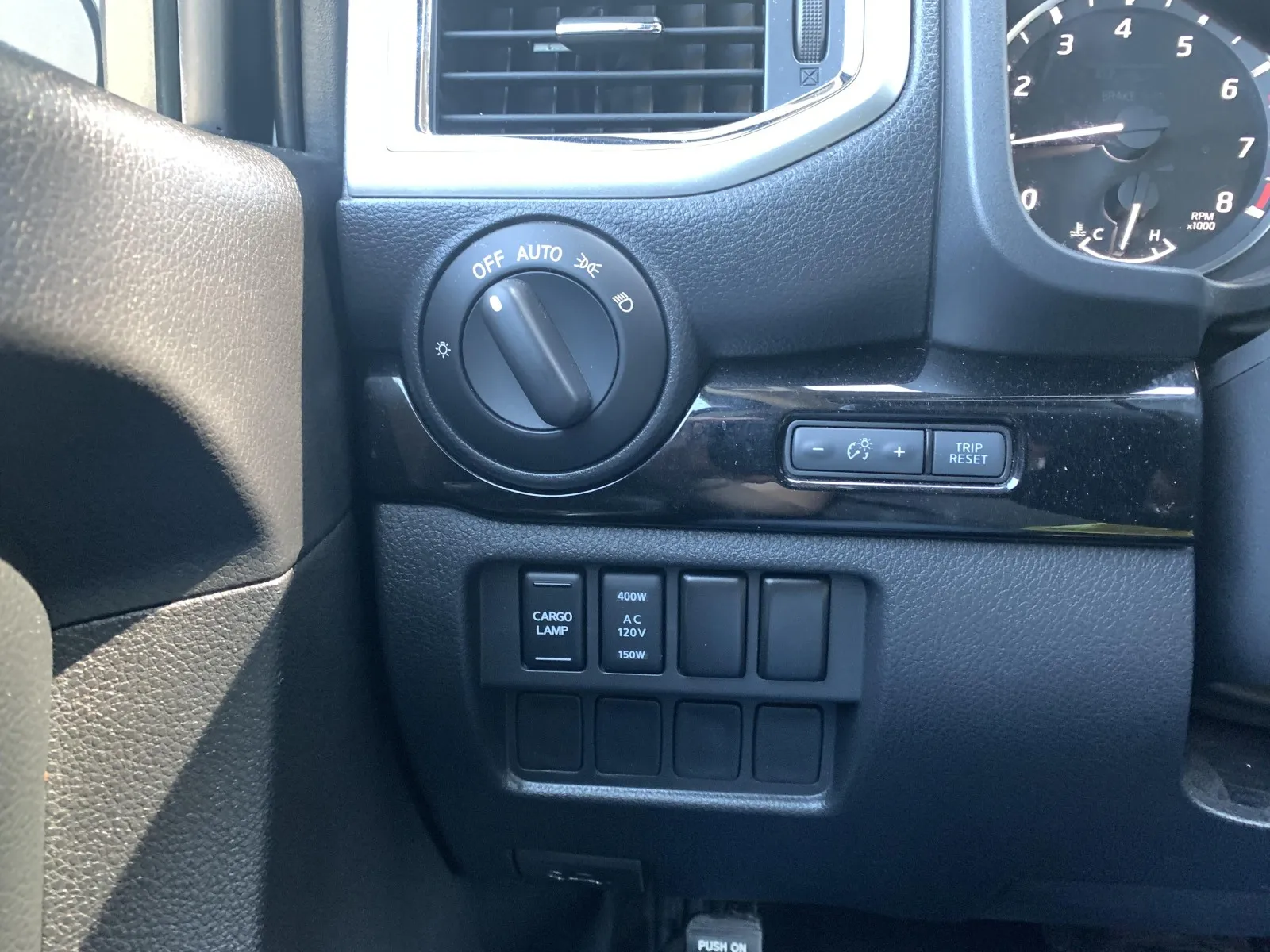Nissan Titan photo 20