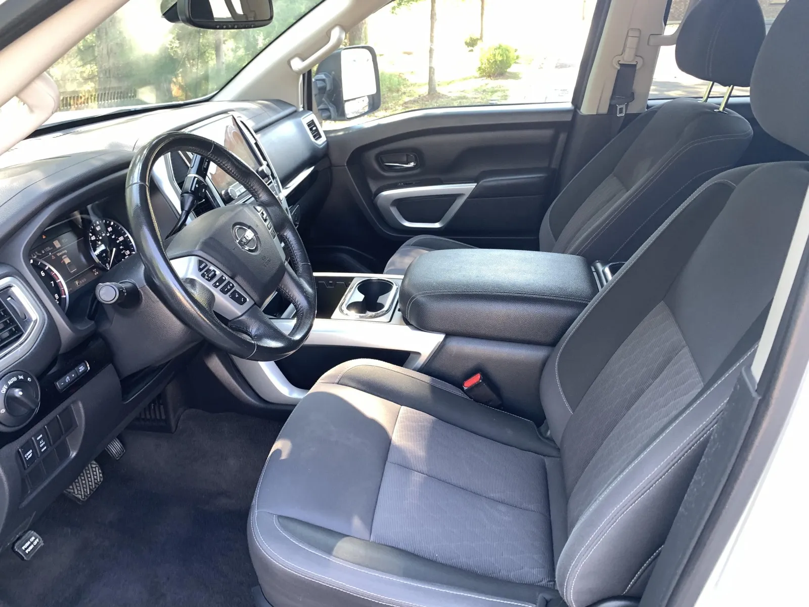 Nissan Titan photo 26
