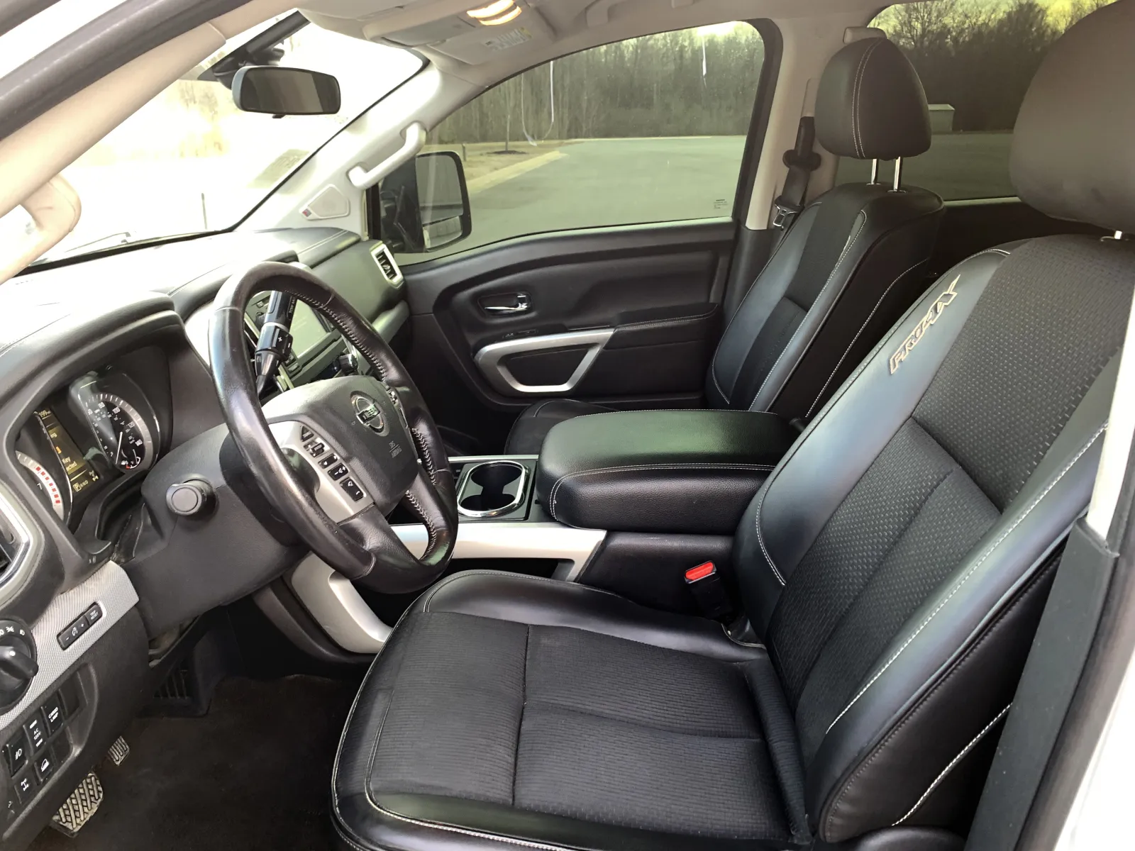 Nissan Titan photo 25