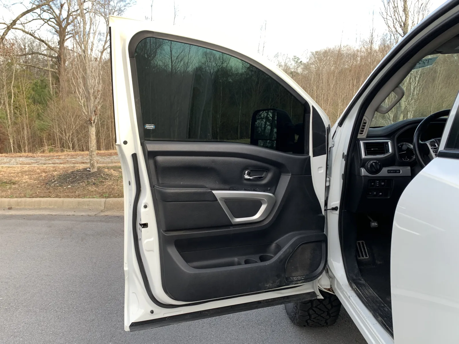 Nissan Titan photo 24
