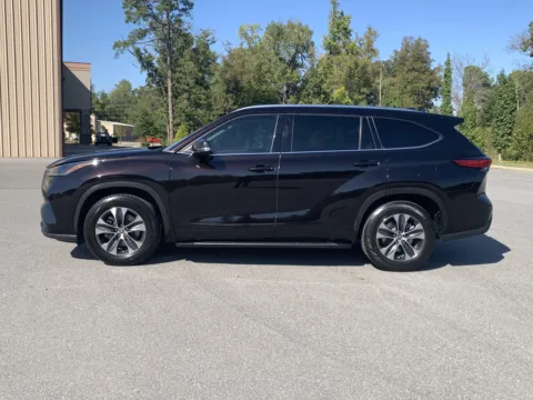 More photos of 2021 TOYOTA HIGHLANDER XLE at Bill Fitts Auto Sales, AR
