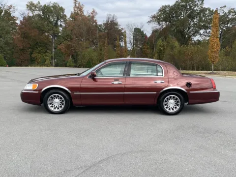 More photos of 2002 LINCOLN TOWN CAR SIGNA Signature at Bill Fitts Auto Sales, AR