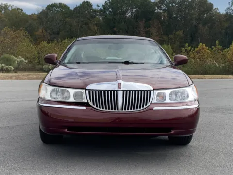 Another view of 2002 LINCOLN TOWN CAR SIGNA Signature for sale in Little Rock, AR at Bill Fitts Auto Sales
