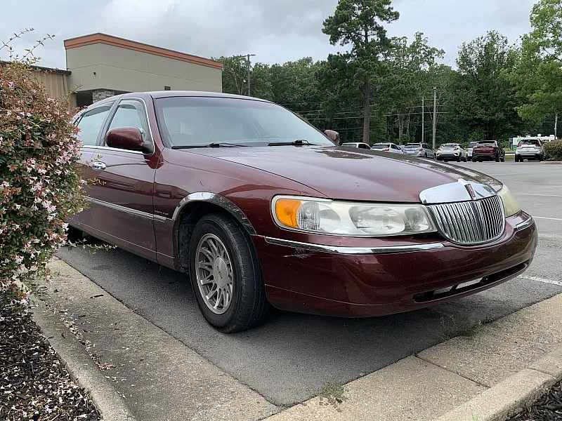 2002 Lincoln Town Car Signature