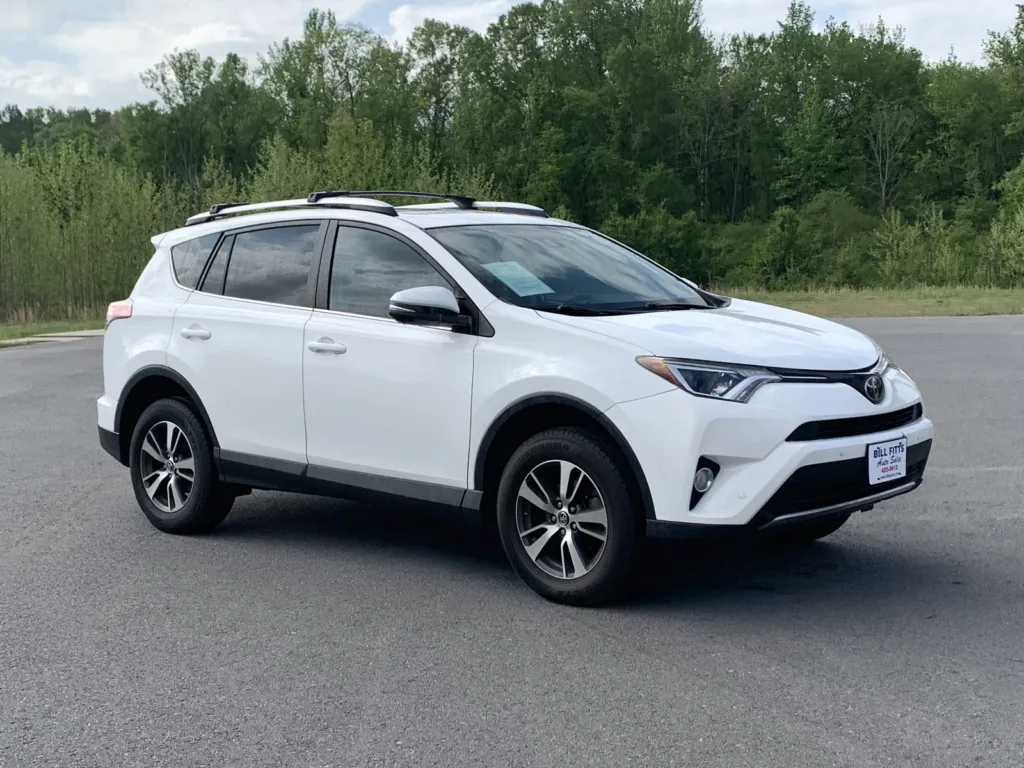 2016 Toyota RAV4 XLE's photo