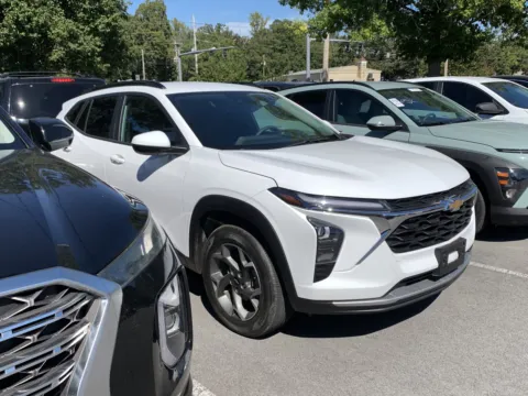 White 2024 CHEVROLET TRAX 1LT for sale in Little Rock, AR