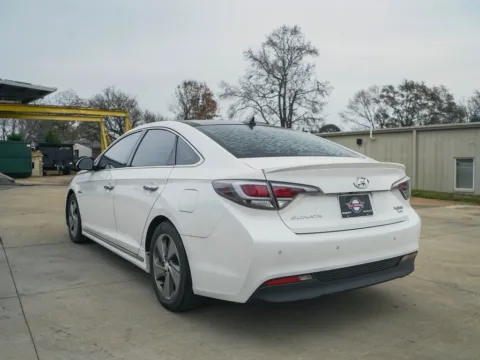 More photos of 2016 Hyundai Sonata Hybrid Limited at TLC Motors, SC