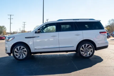More photos of 2023 Lincoln Navigator Reserve at TLC Motors, SC