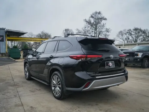 More photos of 2021 Toyota Highlander Platinum at TLC Motors, SC