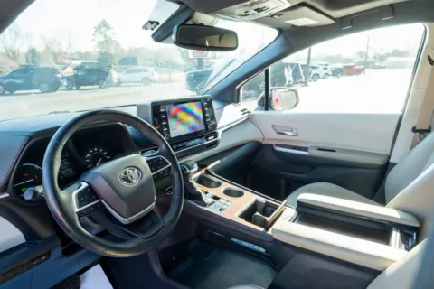 More photos of 2022 Toyota Sienna XLE at TLC Motors, SC