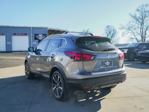 More photos of 2017 Nissan Rogue Sport SL at TLC Motors, SC