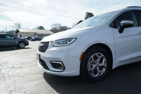 More photos of 2023 Chrysler Pacifica Limited at TLC Motors, SC
