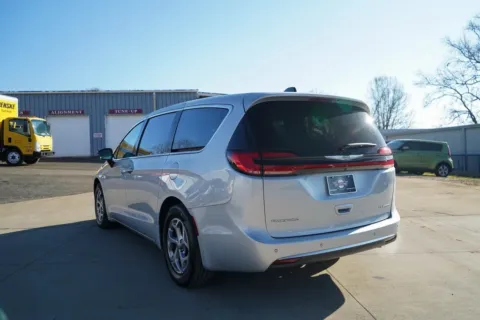 More photos of 2024 Chrysler Pacifica Limited at TLC Motors, SC