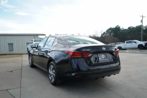 More photos of 2022 Nissan Altima 2.5 S at TLC Motors, SC