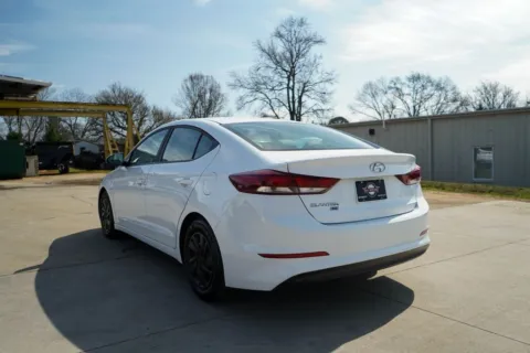 More photos of 2018 Hyundai Elantra SE at TLC Motors, SC