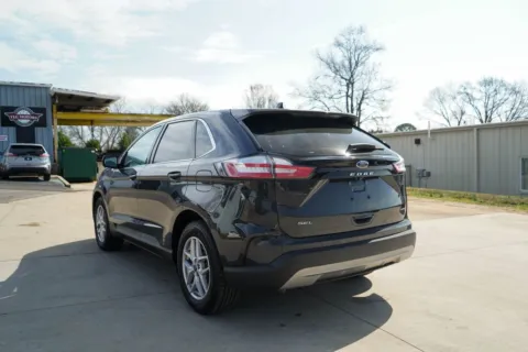 More photos of 2021 Ford Edge SEL at TLC Motors, SC