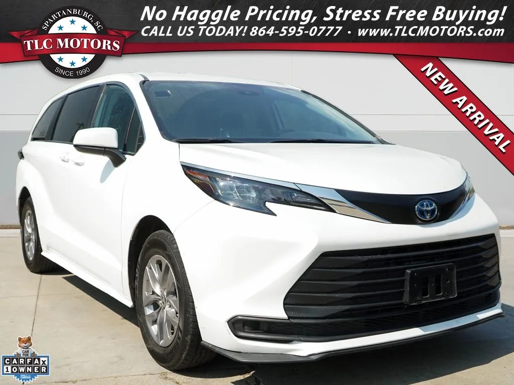 White 2024 Toyota Sienna LE for sale in Moore, SC