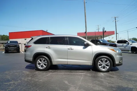 Photos of 2015 Toyota Highlander XLE V6 for sale in Moore, SC at TLC Motors