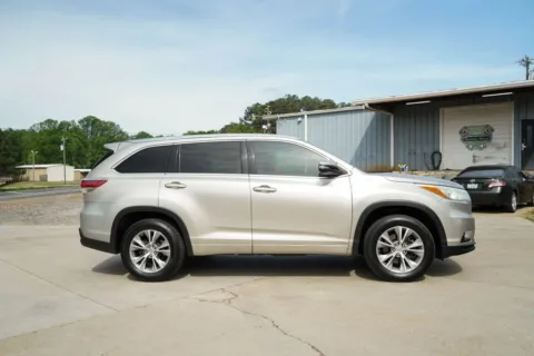 Another view of 2015 Toyota Highlander XLE V6 for sale in Moore, SC at TLC Motors