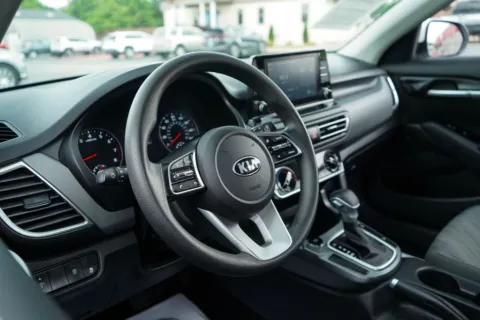 More photos of 2021 Kia Seltos LX at TLC Motors, SC