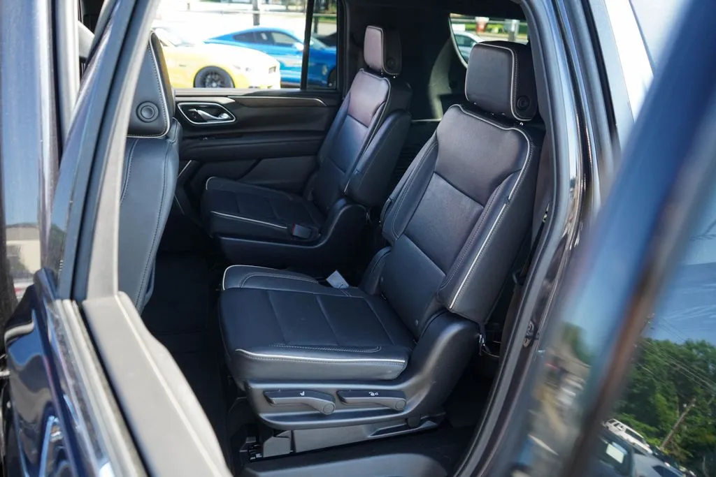 Chevrolet Suburban photo 8