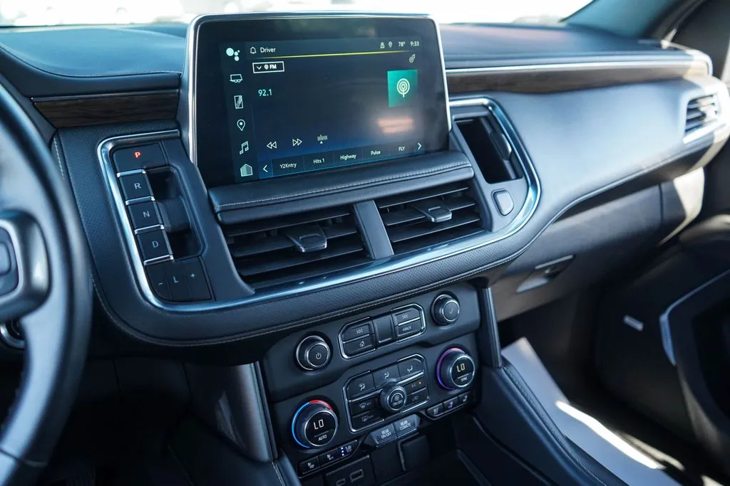 Chevrolet Suburban photo 7