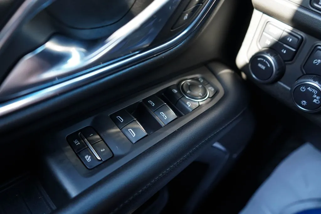 Chevrolet Suburban photo 30