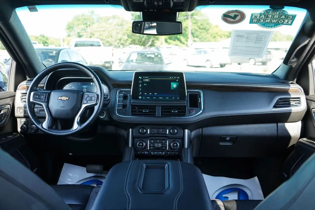 Chevrolet Suburban photo 9