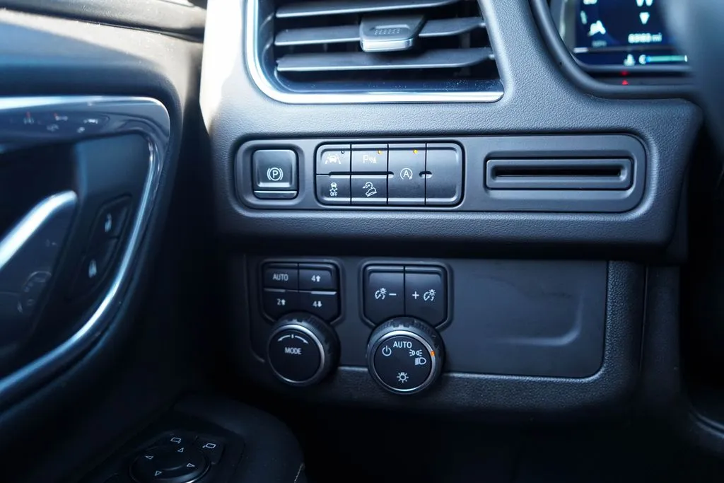 Chevrolet Suburban photo 31