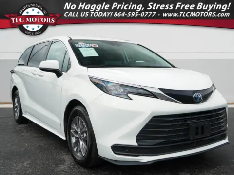 White 2024 Toyota Sienna LE for sale in Moore, SC