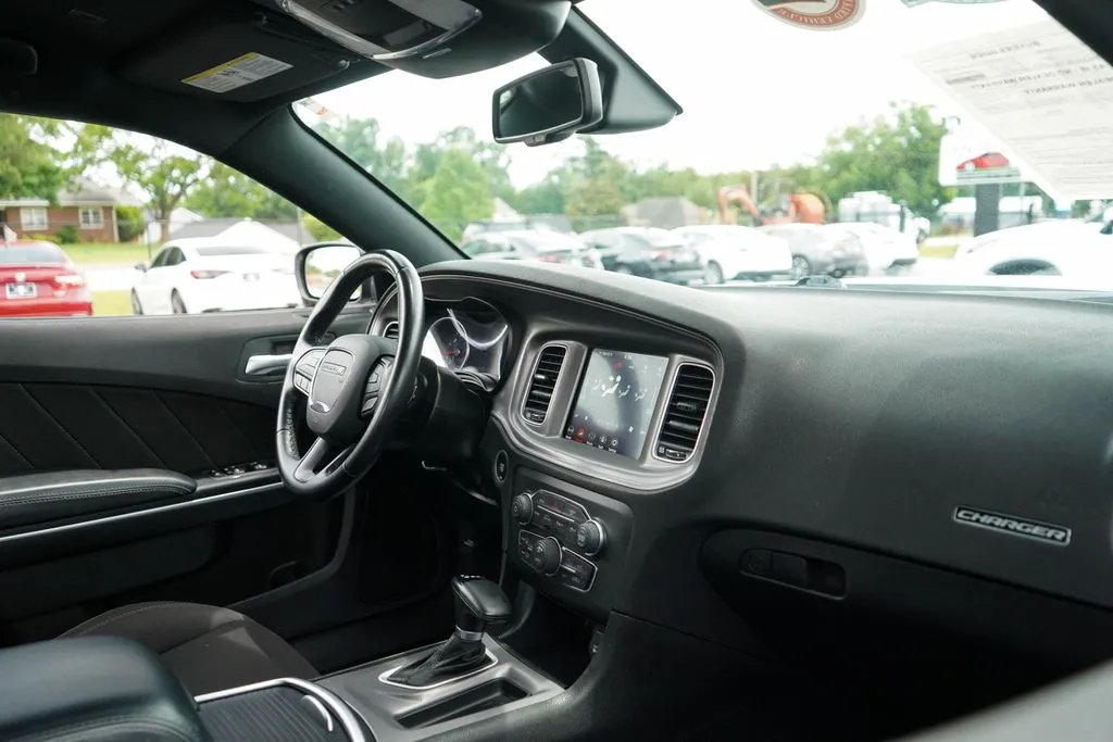 Dodge Charger photo 13