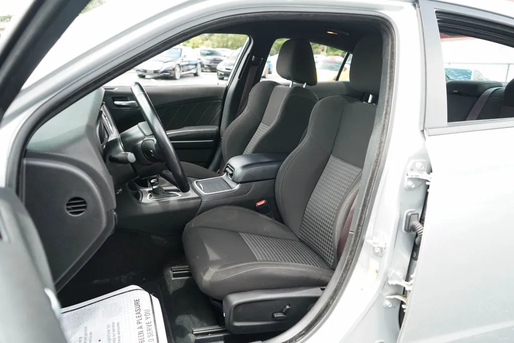 Dodge Charger photo 6