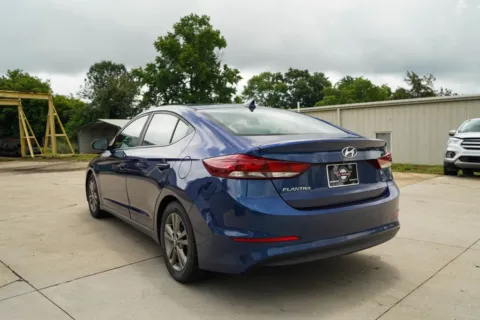 More photos of 2018 Hyundai Elantra SEL at TLC Motors, SC