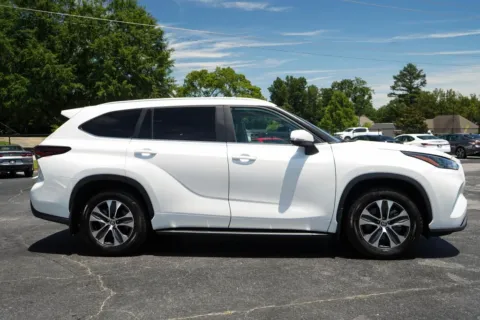 Photos of 2024 Toyota Highlander XLE for sale in Moore, SC at TLC Motors