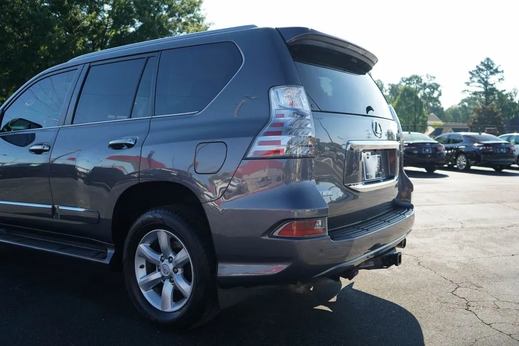 Lexus GX photo 22