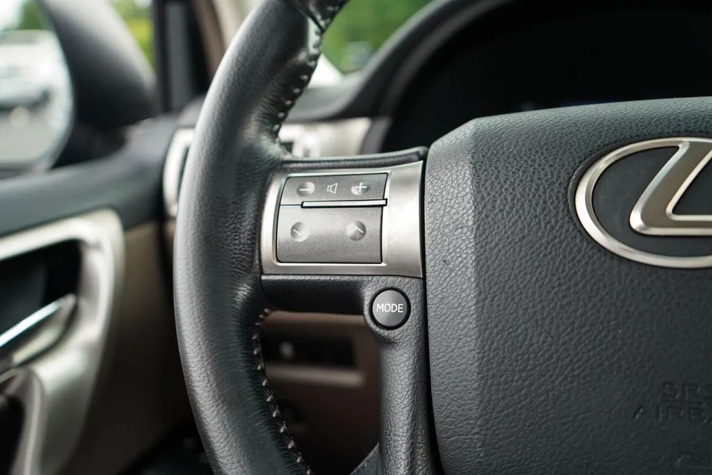 Lexus GX photo 35