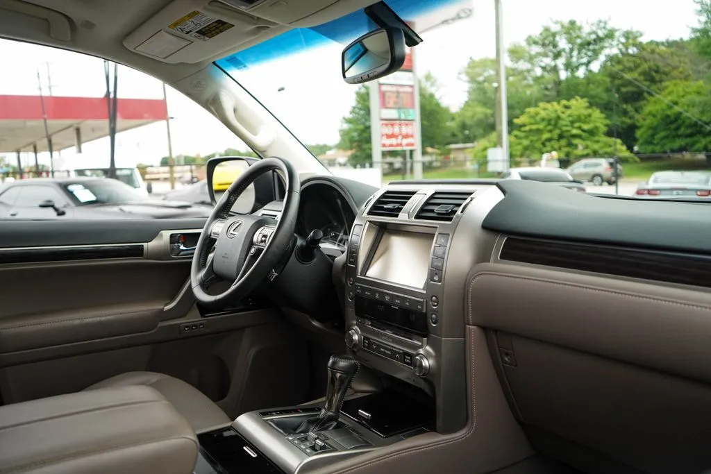 Lexus GX photo 14