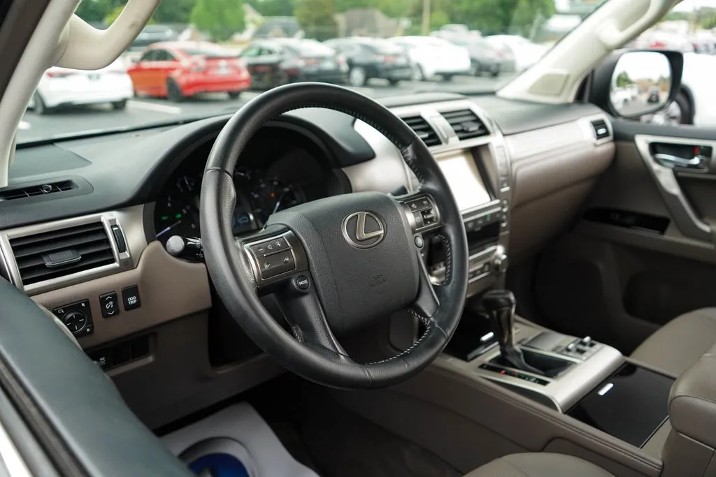 Lexus GX photo 5