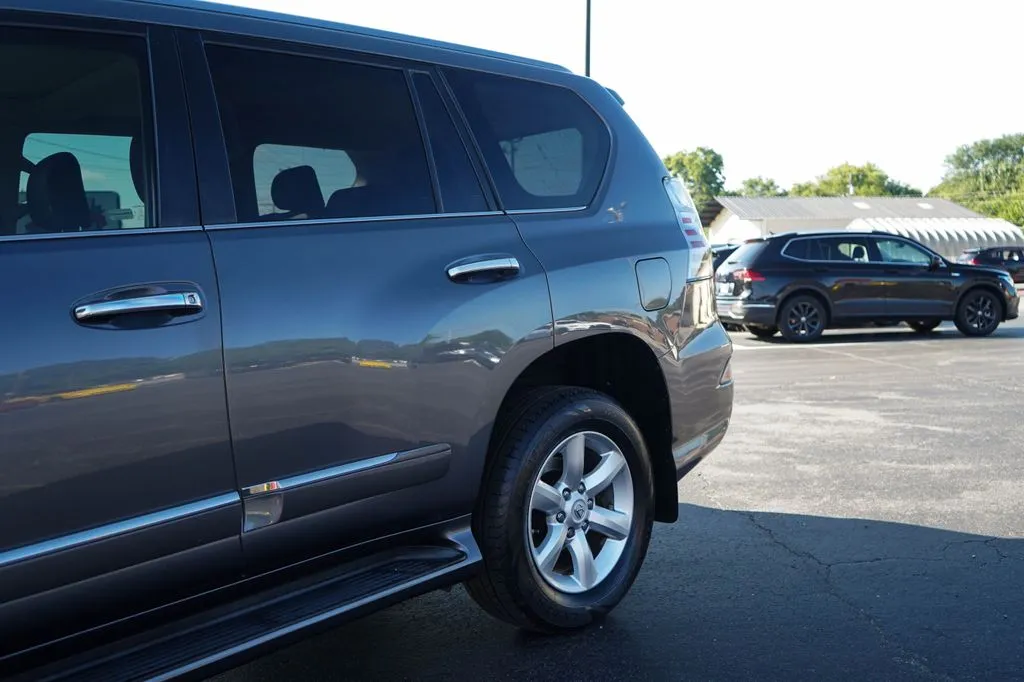 Lexus GX photo 24