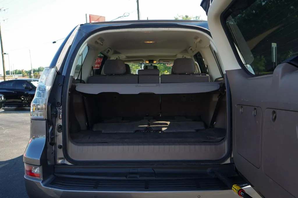 Lexus GX photo 16