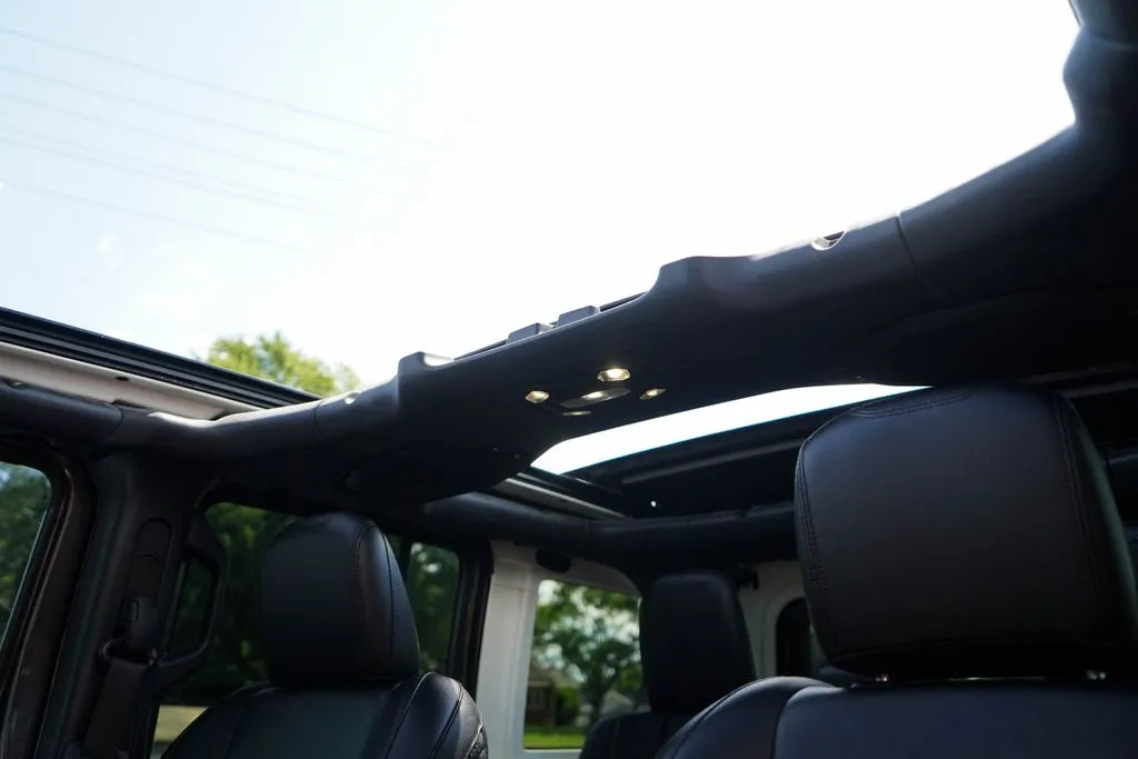 Jeep Wrangler photo 12