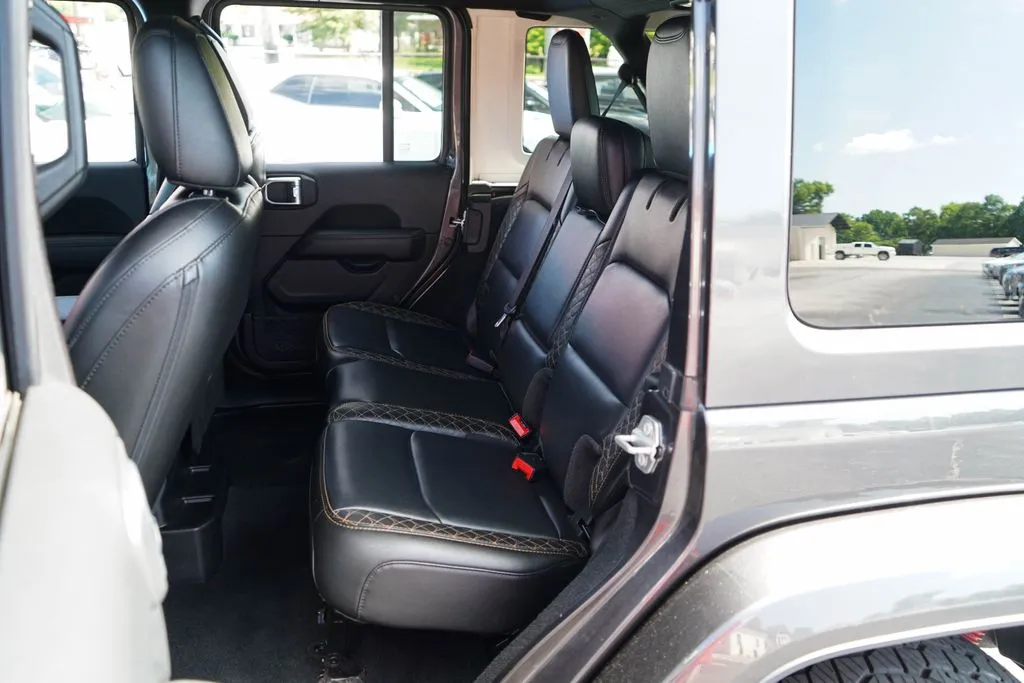 Jeep Wrangler photo 8