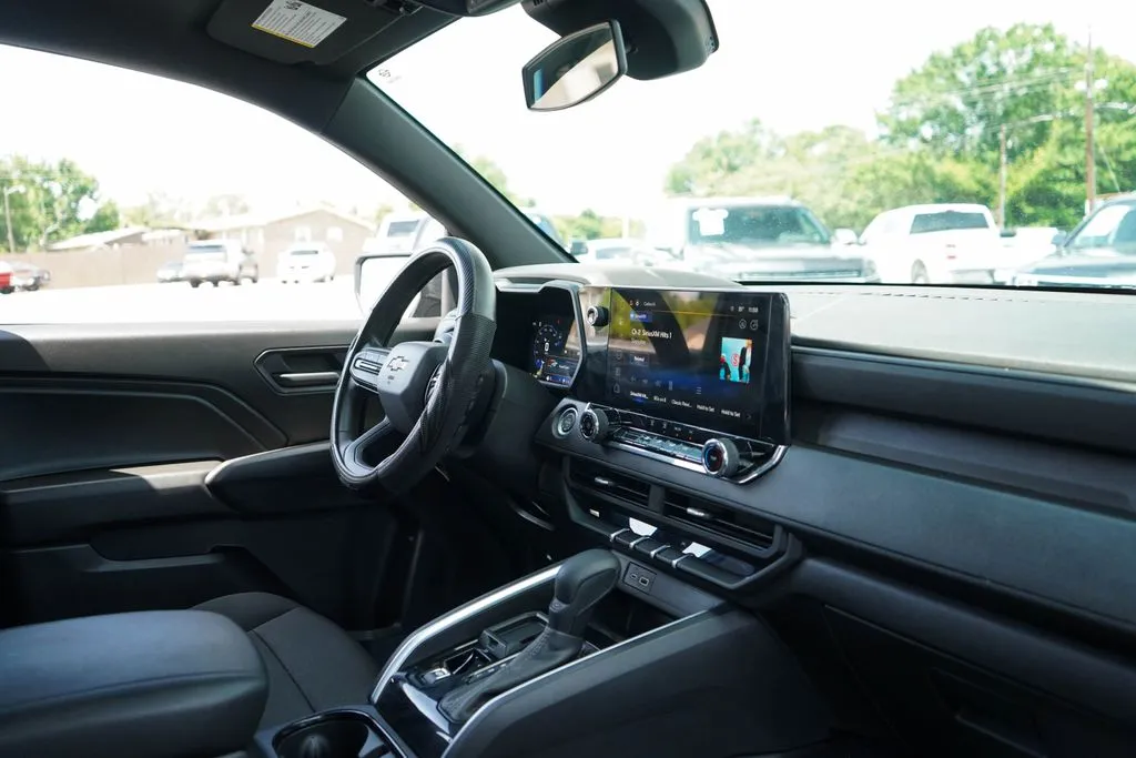 2025 Chevrolet Colorado Work Truck - Photo 13
